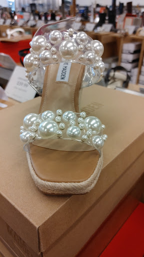 Shoe Store «DSW Designer Shoe Warehouse», reviews and photos, 10060 Reisterstown Rd, Owings Mills, MD 21117, USA