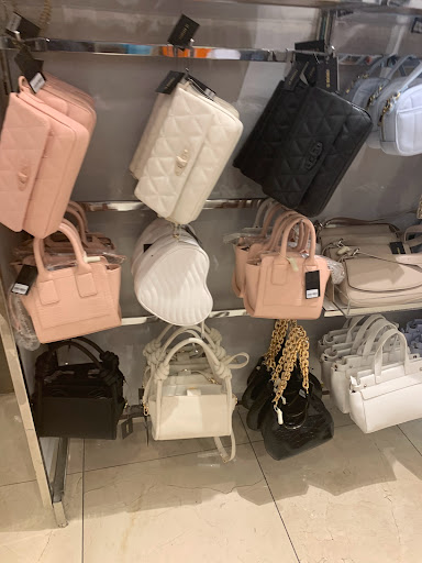 Clothing Store «Forever 21», reviews and photos, 1001 N Arney Rd #1000, Woodburn, OR 97071, USA