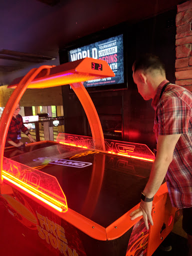 Restaurant «Grand Central Restaurant & Bowling Lounge», reviews and photos, 808 SE Morrison St, Portland, OR 97214, USA