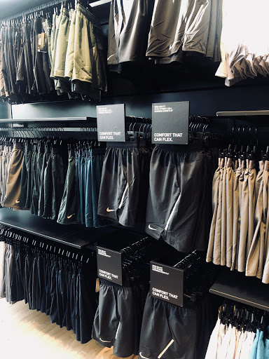 Clothing Store «Nike The Grove», reviews and photos, 189 The Grove Dr, Los Angeles, CA 90036, USA