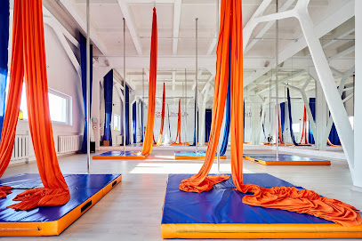 Studio Limitless | Pole Dance | Aerial silk | Bungee | Stretching Imanta
