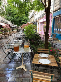 Atmosphère du Restaurant Le Boudoir Rose à Paris - n°7