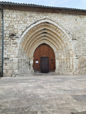 Statue de la Vierge et croix de mission à Puymirol à Puymirol