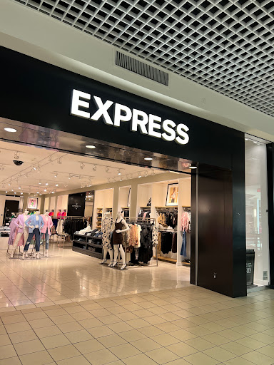 Express, 7501 W Cermak Rd, North Riverside, IL 60546, USA, 