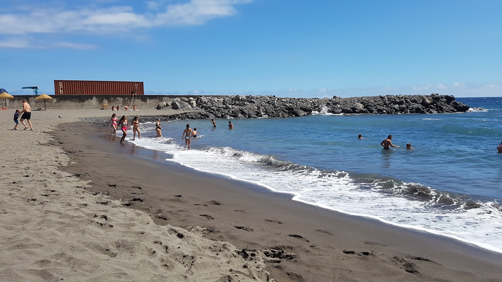 Povoacao Beach的照片 带有碧绿色纯水表面