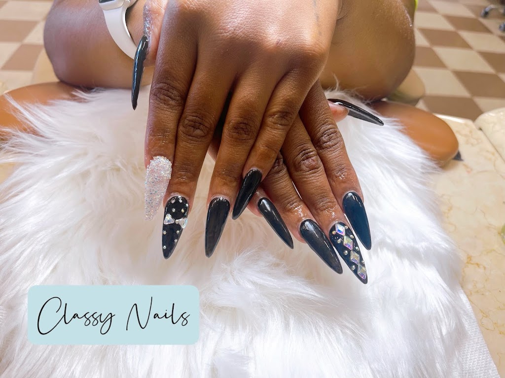 Classy Nails 70570