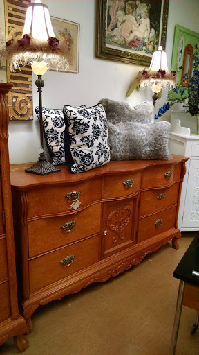 Furniture Store «3 Vintage Chicks», reviews and photos, 13012 N Cave Creek Rd, Phoenix, AZ 85022, USA