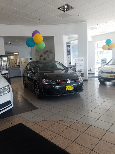 Volkswagen Dealer «Livingston Volkswagen», reviews and photos, 21141 Ventura Blvd, Woodland Hills, CA 91364, USA