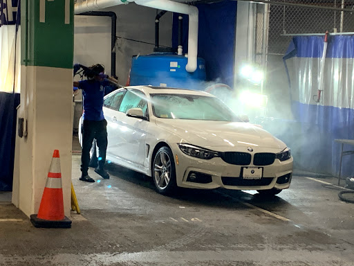 Inside Out Express Car Wash en Washington