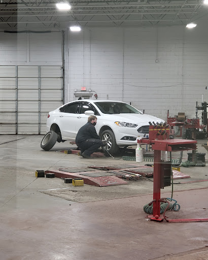 Tire Shop «Discount Tire Store - Joliet, IL», reviews and photos, 1719 W Jefferson St, Joliet, IL 60435, USA