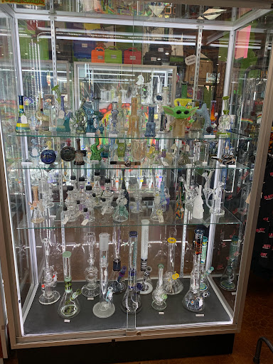 Boutique «Retro Revolution Smoke Shop», reviews and photos, 5429 Greenville Ave, Dallas, TX 75206, USA