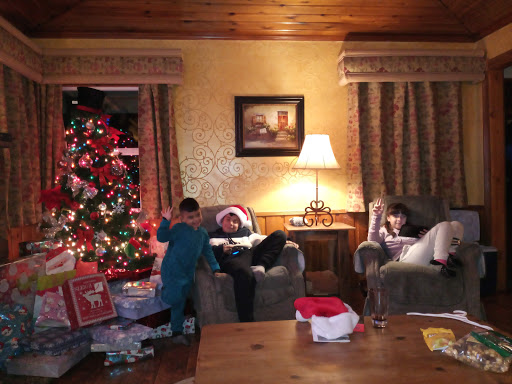 Hillcrest Suites & Cabins image