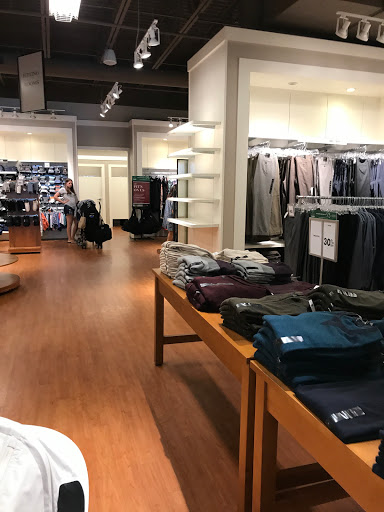 Clothing Store «Banana Republic», reviews and photos, 1 Premium Outlet Blvd, Tinton Falls, NJ 07753, USA