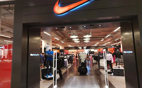 Nike Factory Store Lisbon Strada image