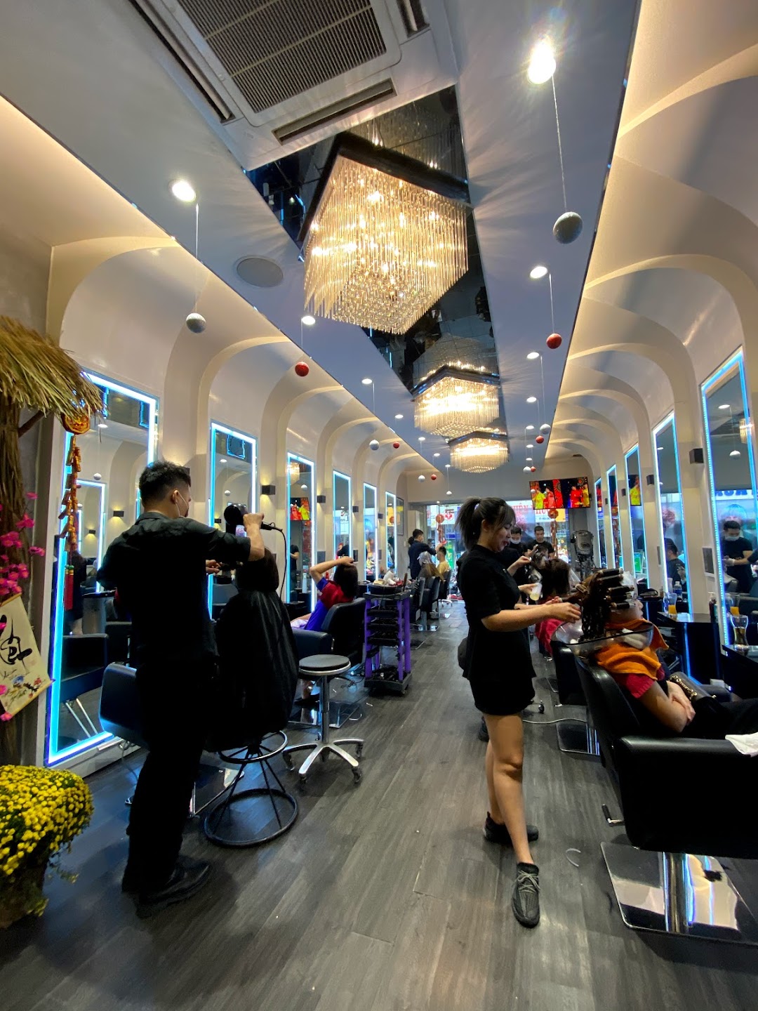 Beauty Salon Tân Thế Giới