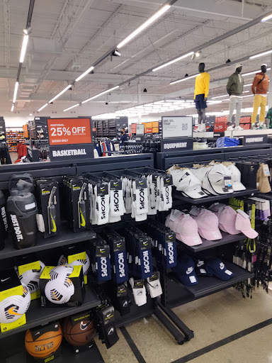 Sporting Goods Store «Nike Factory Store», reviews and photos, 8510 S Cottage Grove Ave, Chicago, IL 60619, USA