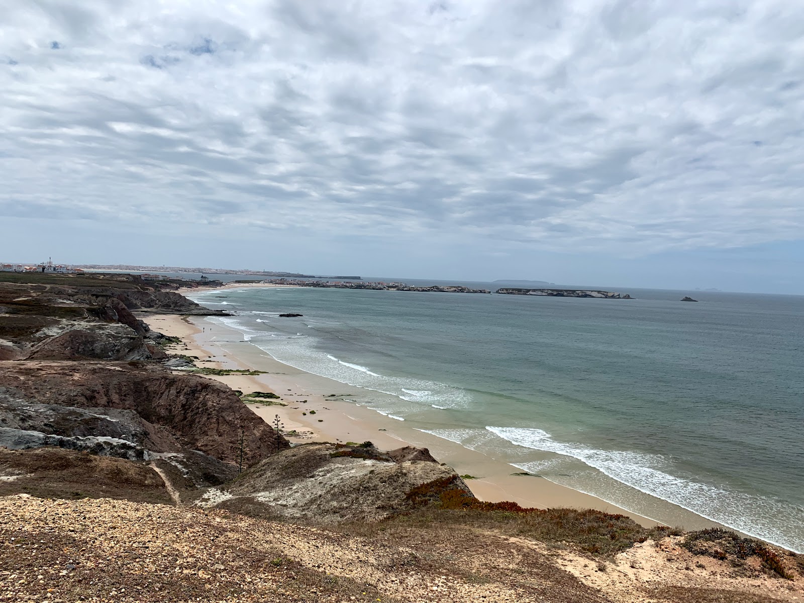 Foto von Praia da Almagreira befindet sich in natürlicher umgebung