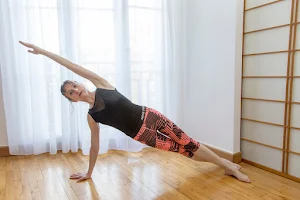 Catherine - Danse, Pilates, Yoga, Qi Gong Et Méditation image
