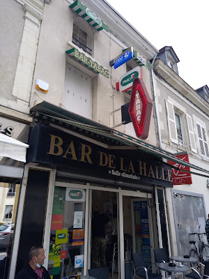 Le Bar de la Halle à Contres