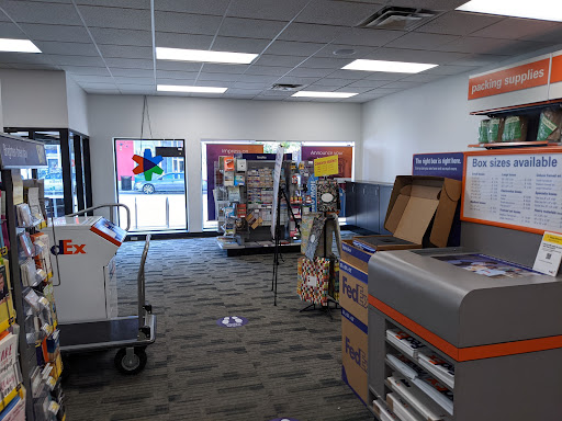 Print Shop «FedEx Office Print & Ship Center», reviews and photos, 1430 W Lake St, Minneapolis, MN 55408, USA