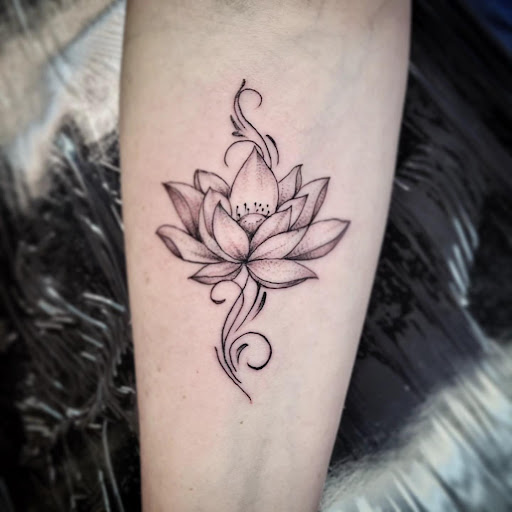 Explore clock tattoo ideas for females, creative tattoo ideas in Kenosha, available at Kenosha Tattoo Company