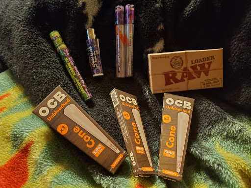 Tobacco Shop «Wonderland Smoke Shop- Hazlet», reviews and photos, 3052 NJ-35, Hazlet, NJ 07730, USA