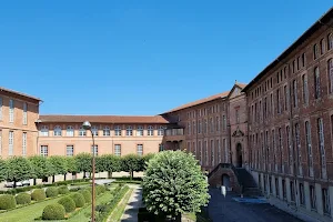 Hospital Center University De Toulouse image