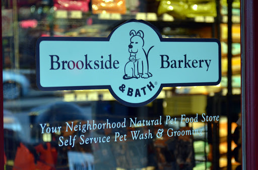 Pet Supply Store «Brookside Barkery & Bath», reviews and photos, 118 W 63rd St, Kansas City, MO 64113, USA