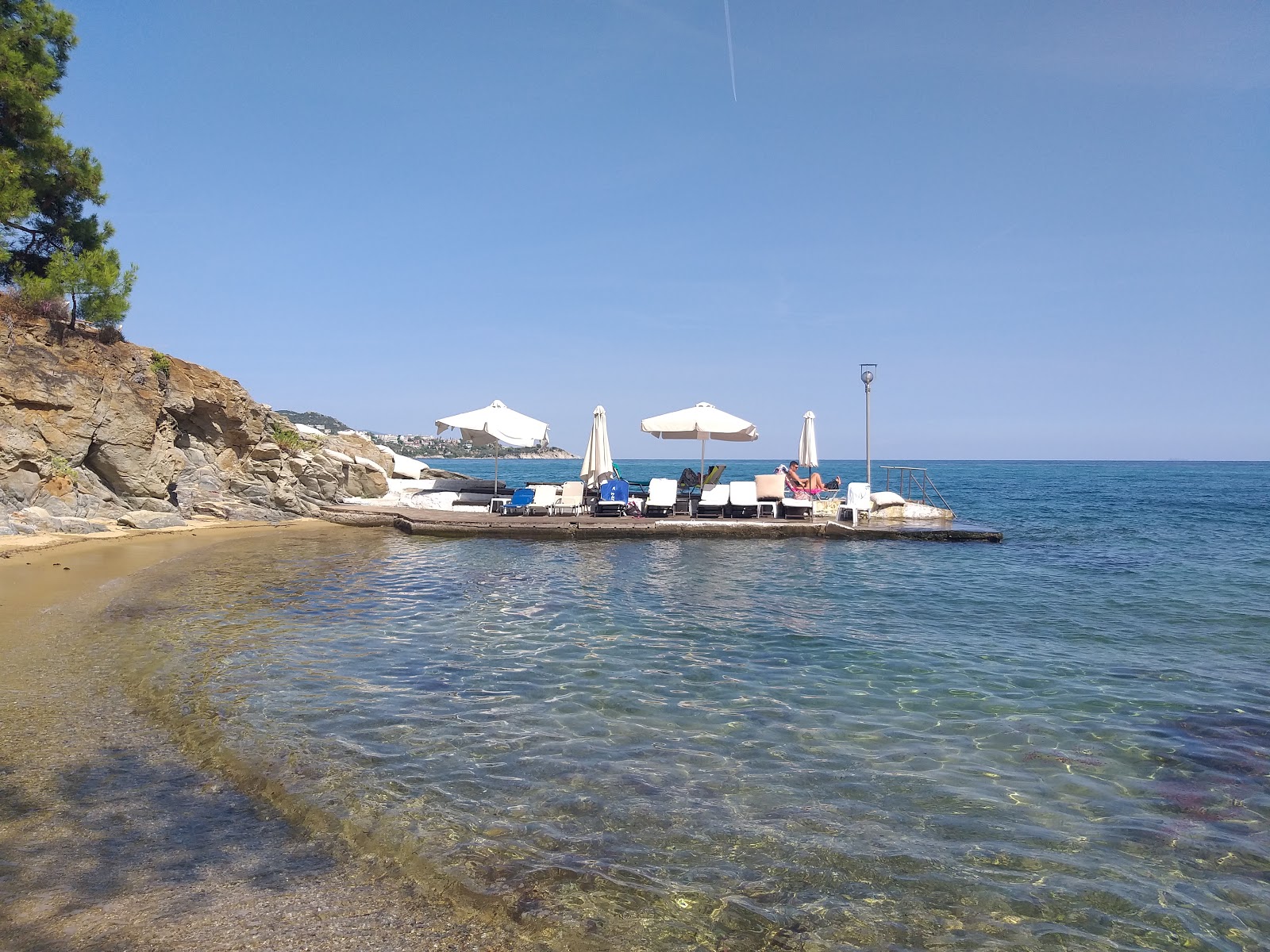 Foto av Tiho beach IV med blå rent vatten yta