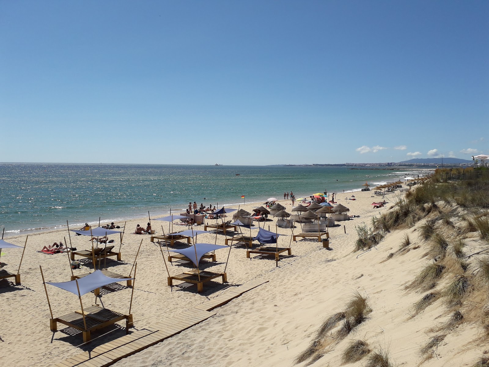 Foto van Praia de Sao Joao - populaire plek onder ontspanningskenners