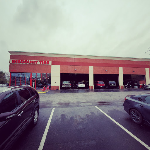 Tire Shop «Discount Tire Store - Spring Hill, TN», reviews and photos, 3000 Belshire Village Dr, Spring Hill, TN 37174, USA