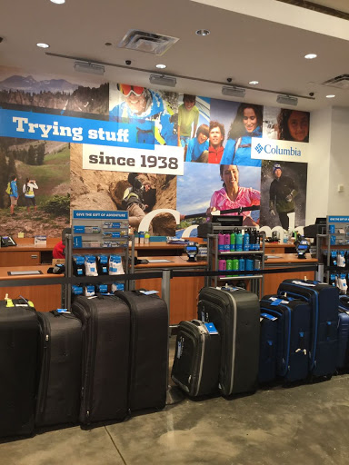 Sportswear Store «Columbia Sportswear Outlet Store», reviews and photos, 18539 Outlet Blvd #606, Chesterfield, MO 63005, USA