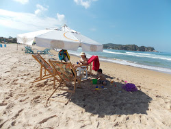 Foto von Praia Brava Buzios von Klippen umgeben