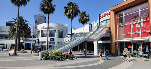Clothing Store «Gap Outlet», reviews and photos, 55 Bay St, Long Beach, CA 90802, USA