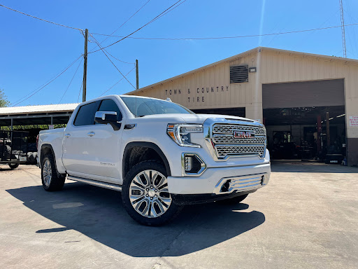 Tire Shop «Town and Country Tire Services», reviews and photos, 317 E Howard St, Live Oak, FL 32064, USA