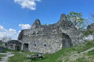 Tátika Castle image