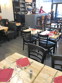 Atmosphère du Restaurant Le Bistrot De Clem à Saint-Hilaire-du-Harcouët - n°13