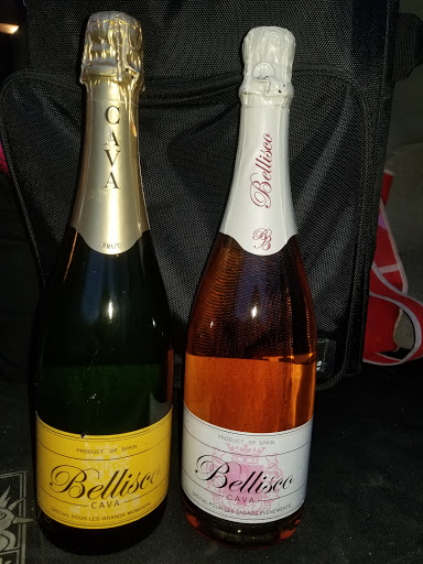 Liquor Store «R M Wine Liquors», reviews and photos, 1008 Wyckoff Ave, Brooklyn, NY 11237, USA