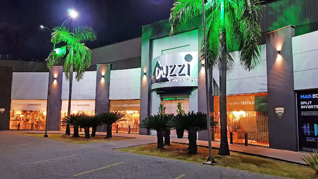 Duzzi Furniture and Decorations