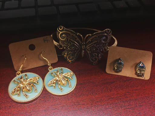 Jewelry Store «Knock Knock Boutique», reviews and photos, 110 W Chocolate Ave, Hershey, PA 17033, USA