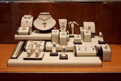 Jewelry Repair Service «Fast-Fix Jewelry & Watch Repairs», reviews and photos, 4300 Meadows Ln # 133, Las Vegas, NV 89107, USA