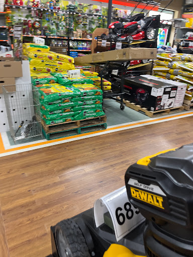 Hardware Store «Aubuchon Hardware», reviews and photos, 38 NH-25, Meredith, NH 03253, USA