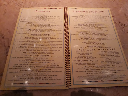 Restaurant «The Cheesecake Factory», reviews and photos, 5799 N Bayshore Dr, Glendale, WI 53217, USA