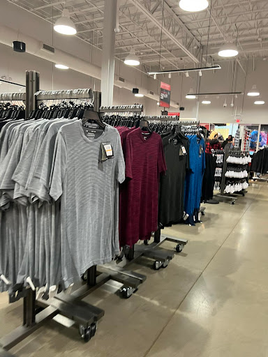 Clothing Store «Under Armour Factory House», reviews and photos, 5220 Fashion Outlets Way #1135, Rosemont, IL 60018, USA