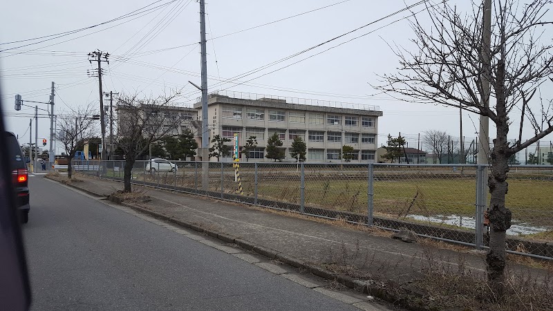 新潟市立曽野木中学校