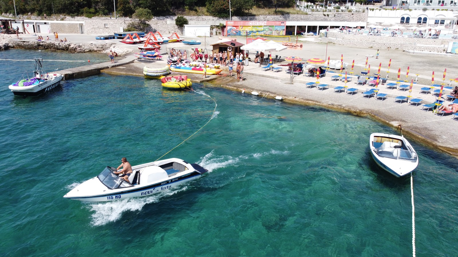 Foto di Novi beach con più baie piccole