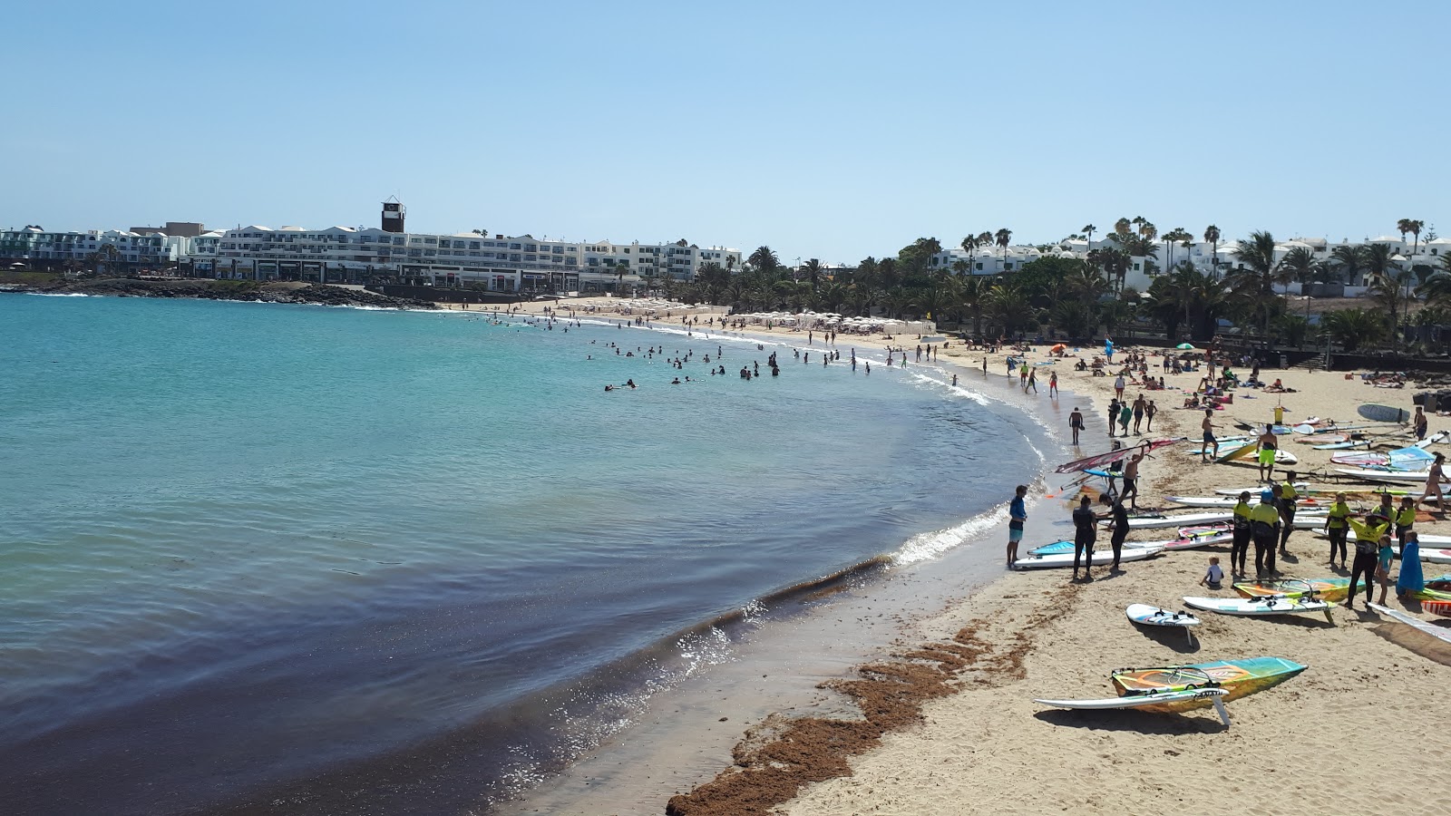 Foto di Playa de las Cucharas con baia spaziosa