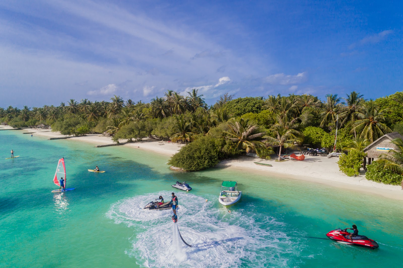 Photo de Adaaran Resort Island avec sable blanc de surface