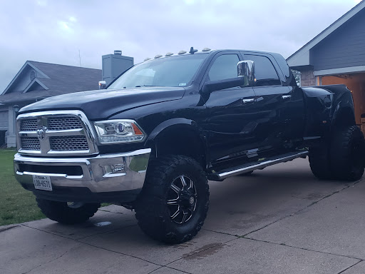 Auto Body Shop «Clark Brothers Paint & Body», reviews and photos, 2260 W Pioneer Pkwy, Arlington, TX 76013, USA