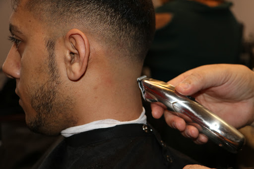 Barber Shop «Hinsdale Barber Shop», reviews and photos, 20 W Hinsdale Ave, Hinsdale, IL 60521, USA